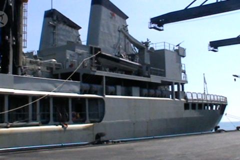 Kapal AL Australia sandar di pelabuhan Makassar