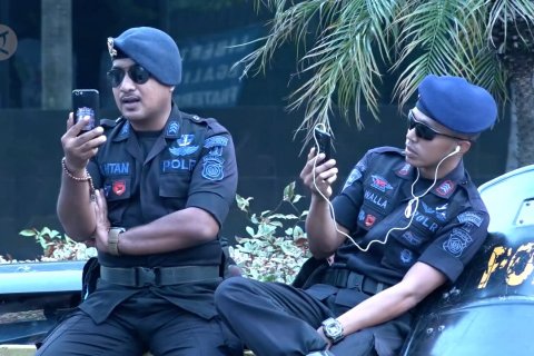 Mengobati rindu kepada keluarga dengan video call