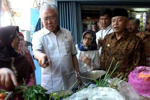 Mendag:  harga kebutuhan pokok di Malang lebih murah