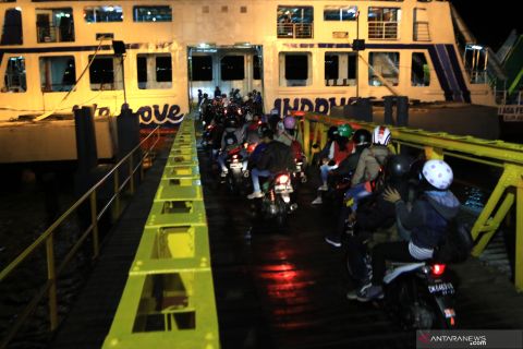 Arus mudik di Pelabuhan Gilimanuk ramai lancar