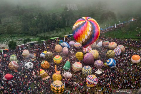 Meriahnya festival balon tradisional di Wonosobo