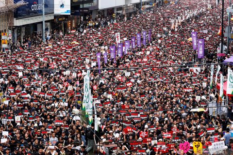 Unjuk rasa menuntut mundurnya para pemimpin Hong Kong