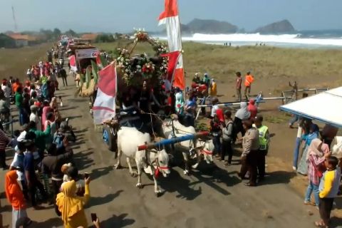 Pawai pegon, lestarikan tradisi dan promosi wisata Jember