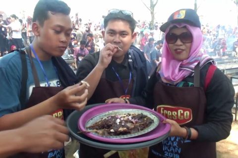 Angkat potensi kelautan melalui festival bakar ikan