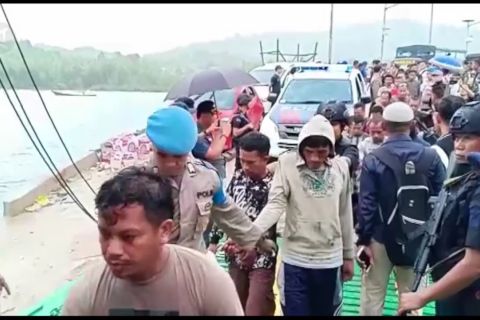 Polisi sita ratusan senjata tajam dari bentrokan di Buton
