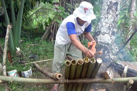 Tradisi malamang menyambut Idul Fitri di Minangkabau