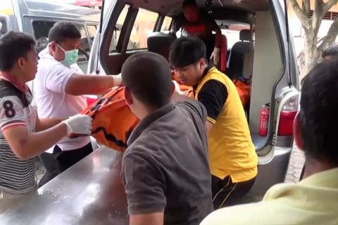 Jenazah korban pabrik korek gas tiba di RS Bhayangkara untuk diautopsi
