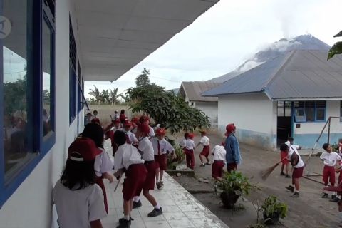 Siswa SD membutuhkan masker