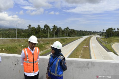 Presiden tinjau jalan tol Manado - Bitung