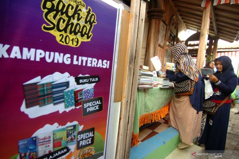 Festival buku di kampung literasi