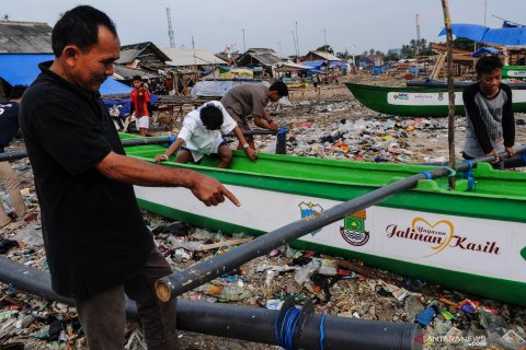 Kapal bantuan nelayan korban tsunami tak terpakai