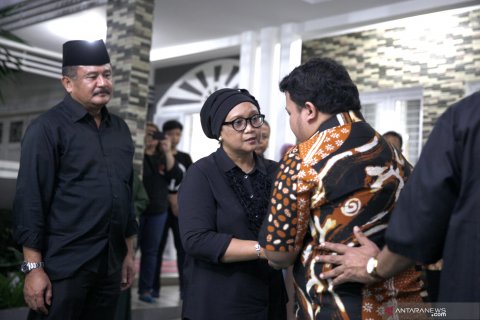 Menlu melayat ke rumah duka almarhum Sutopo