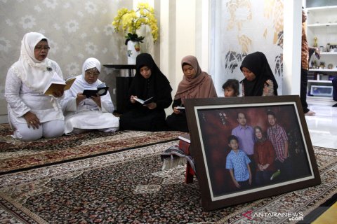 Suasana di rumah duka Kepala Pusat Data Informasi dan Humas BNPB Sutopo