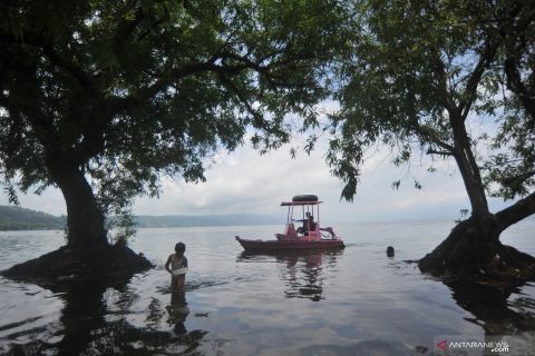 Wisata air Danau Singkarak