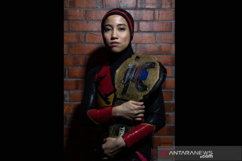 "Phoenix" gulat, jilbab dan prestasi