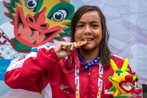 Perenang Indonesia Adelia raih medali emas pertama ASEAN Schools Games 2019