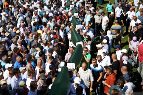 Pemakaman massal korban perang Bosnia