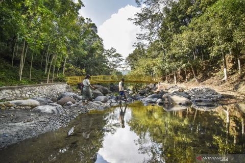 Air sungai menyusut akibat kemarau
