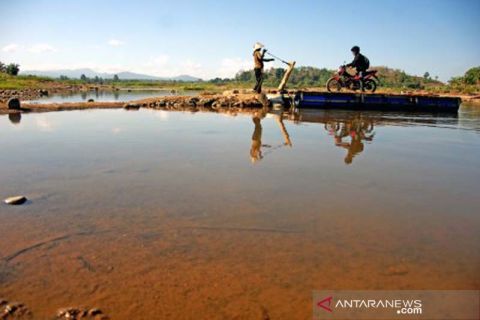 Debit air sungai mulai menurun