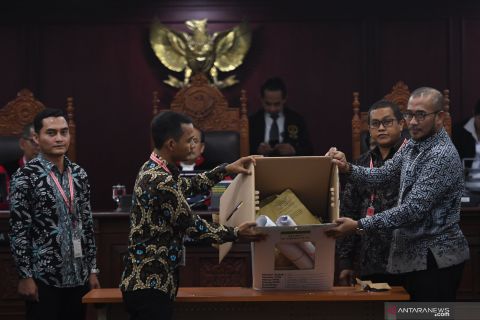 Majelis Hakim perintahkan KPU buka kotak suara di Sidang PHPU Pileg 2019