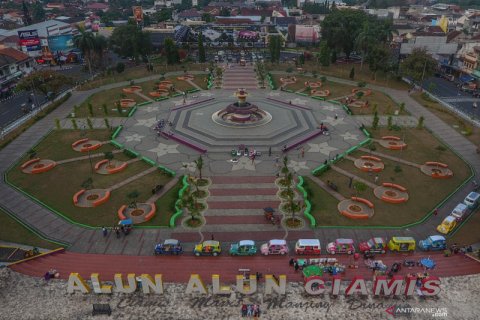 Revitalisasi alun-alun Ciamis bermasalah