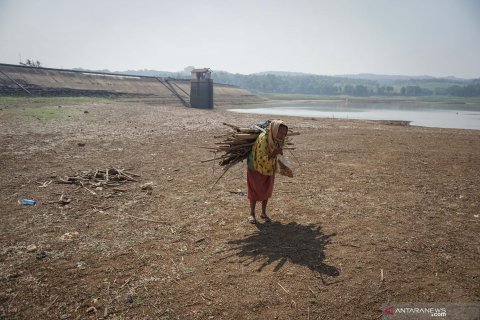Air waduk Delingan Karanganyar menyusut