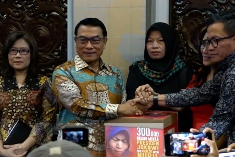Baiq Nuril serahkan surat permohonan amnesti ke Istana