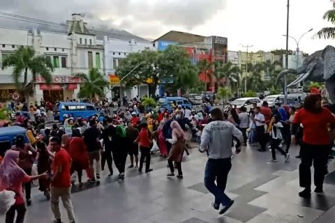 BMKG imbau warga Halmahera hindari bangunan retak