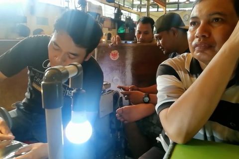 Sepi pesanan, perajin akik turunkan ongkos pembuatan