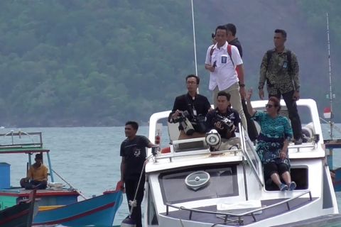 Dialog Susi Pudjiastuti dengan nelayan Anambas