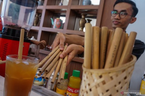 Kampanye penggunaan sedotan ramah lingkungan