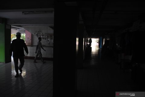 Belum pulihnya sistem distribusi listrik, pemadaman bergilir akan berlangsung