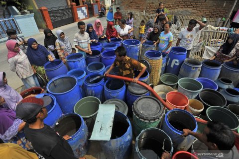 Distribusi air bersih atasi kekeringan
