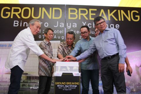 Pembangunan mal, hotel,  dan Oceanarium terbesar