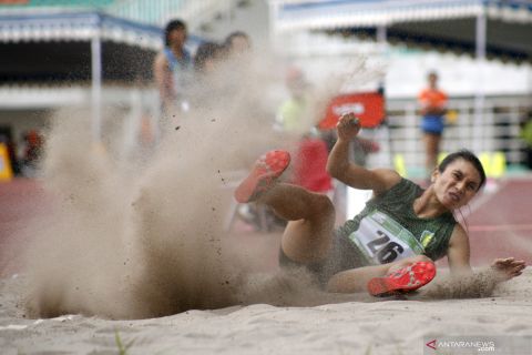 Maria Londa sabet medali emas lompat jangkit