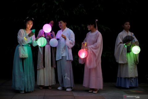 Perayaan Hari Valentine China, pemuda-pemudi kenakan kostum Dinasti Han