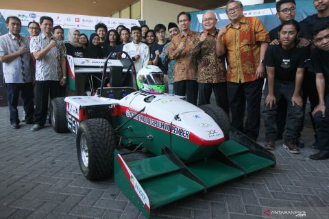 Mobil formula listrik dari Surabaya