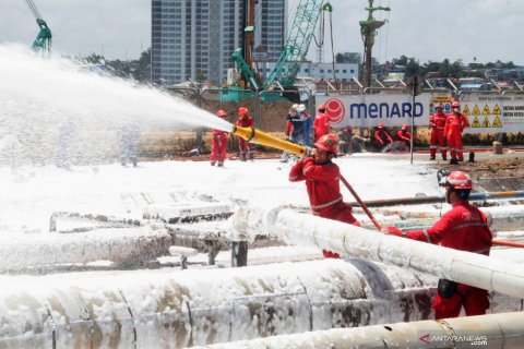 Penanganan kebakaran kilang minyak Pertamina di Balikpapan