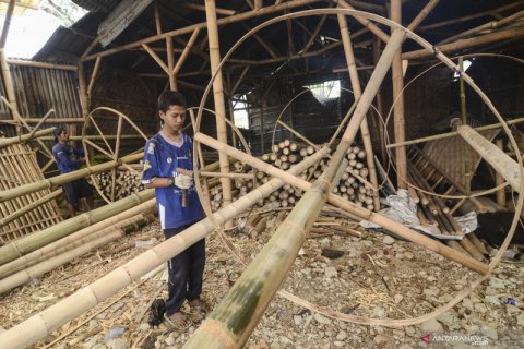 Penjualan batang pohon pinang meningkat