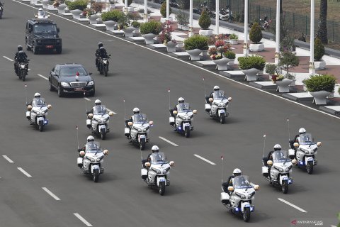 Rangkaian kendaraan Presiden Jokowi tiba di Komplek Parlemen