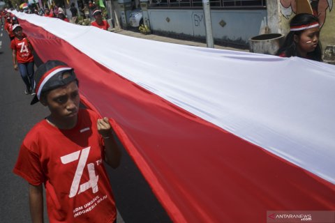 Bendera Merah Putih 740 meter