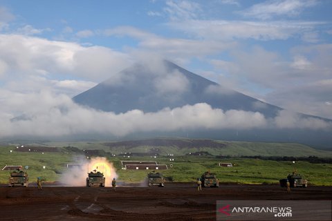 Pasukan Bela Diri Jepang latihan tempur dekat Gunung Fuji