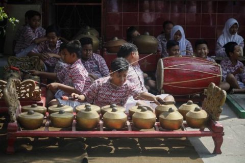 Belajar musik gamelan