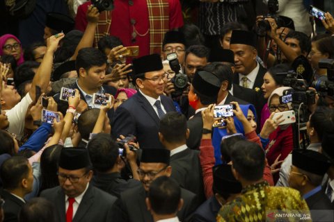 Ahok bertemu Anies Baswedan saat pelantikan anggota DPRD DKI Jakarta