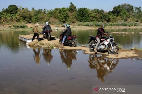 Manfaatkan penyusutan air sungai