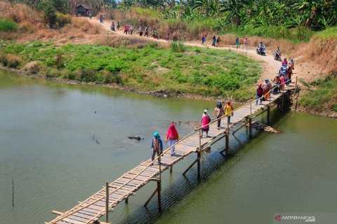 Jembatan kayu alternatif