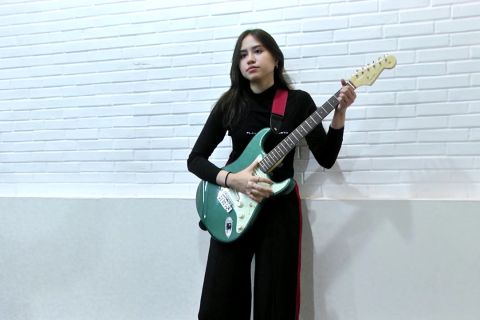 Andrea Turk  terpikat bunyi-bunyian gamelan