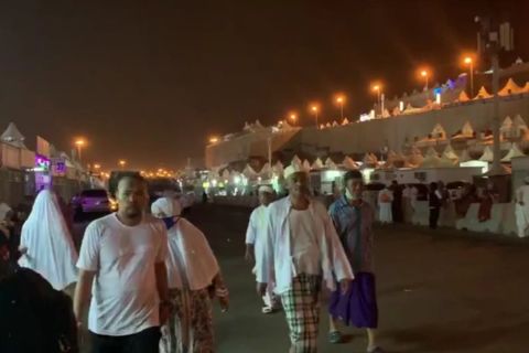 Jutaan jemaah bermalam di Mina