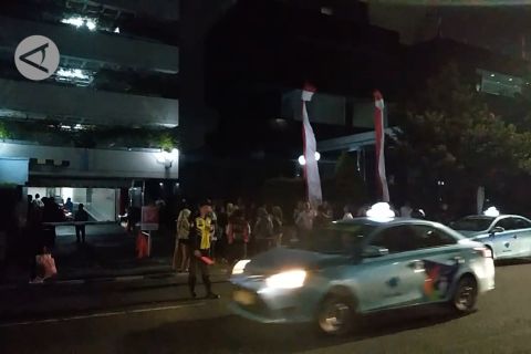Diguncang gempa, warga Jakarta waspada