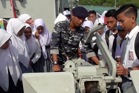 BI & TNI-AL edukasi pelajar Bintan mengenal rupiah & jaga kedaulatan